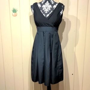 sz 8 v-neck sleeveless faux wrap zip up back w pockets hidden in front pleats